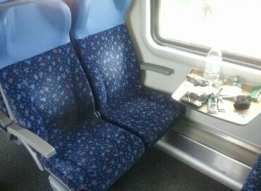 (FOTO) Hasiči z Nitry zasahovali pri požiari vo vlaku: Dôvodom bolo vzbĺknutie nabíjačky