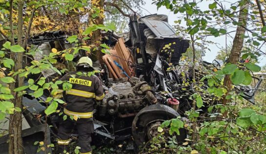 Po dopravnej nehode v Nitrianskym kraji hlásia 4 mŕtvých a 9 zranených