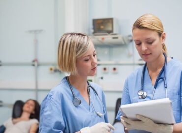 Nedostatok ošetrovateľského personálu ohrozuje pacientov