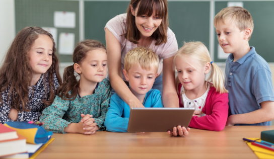 Školy môžu získať grant na zlepšenie digitálnych zručností žiakov