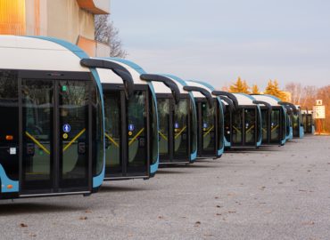 Budúci rok pribudne v Nitre 33 nových kĺbových autobusov