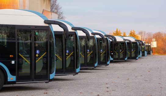 Budúci rok pribudne v Nitre 33 nových kĺbových autobusov