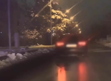 Nočná naháňačka na cestách skončila zrážkou