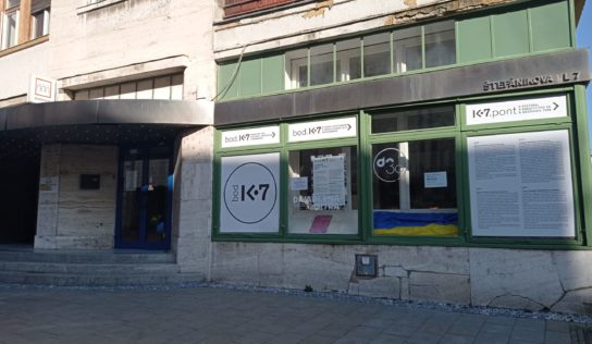 Galéria Za sklom v bode.K7 ukáže silu a krehkosť zároveň