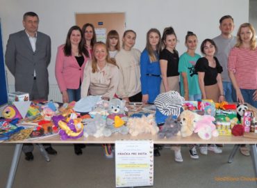 Katedra UKF zorganizovala charitatívnu akciu Hračka pre dieťa