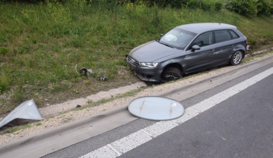 Mladá vodička v opitosti vrazila autom do všetkého, čo jej stálo v ceste