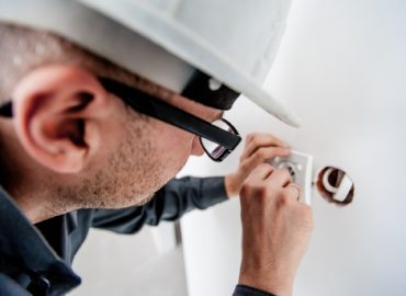Krátky výpadok elektriny dnes v Nitre postihol približne 11 tisíc odberných miest