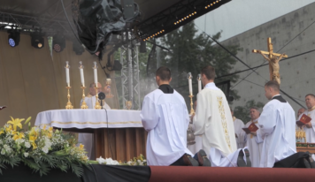 V Nitre si v závere mestských slávností uctili sv. Cyrila. Program pokračoval aj napriek dažďu