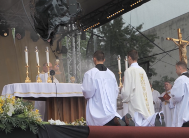 V Nitre si v závere mestských slávností uctili sv. Cyrila. Program pokračoval aj napriek dažďu