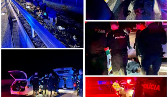 Polícia v noci zadržala ďalšieho prevádzača s autom plným migrantov