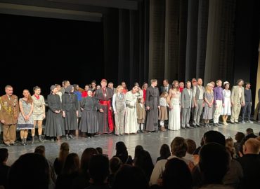 DAB oslávilo jubilejnú 100. reprízu muzikálu Povolanie pápež spolu s jeho tvorcami