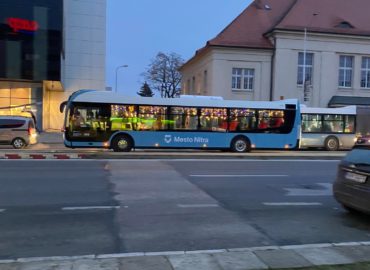 Aj tento rok bude na trasách nitrianskej MHD jazdiť vianočný autobus