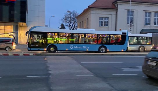 Aj tento rok bude na trasách nitrianskej MHD jazdiť vianočný autobus