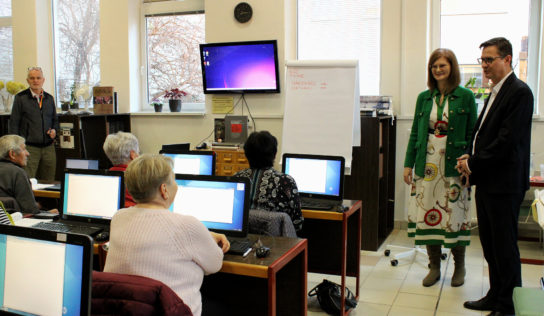 Počítačový kurz v krajskej knižnici pomôže dôchodcom zorientovať sa v digitálnej oblasti