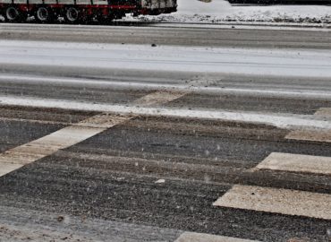 Zimná údržba bude tento rok drahšia. Stúpli aj ceny za posypovú soľ