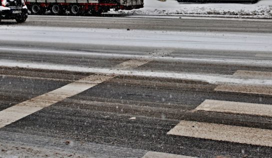 Zimná údržba bude tento rok drahšia. Stúpli aj ceny za posypovú soľ