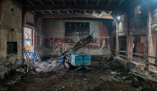 Rekonštrukcia Kina Palace pokračuje búracími a prípravnými prácami