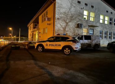 Lúpež v Nitre: Polícia žiada verejnosť o pomoc