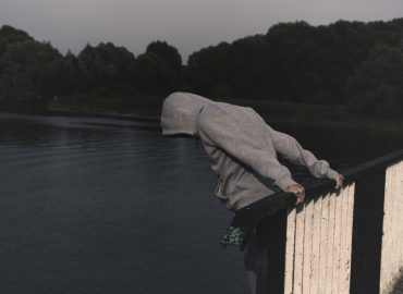 Mužovi v úmysle skočiť z Univerzitného mosta zabránili vysokoškoláci