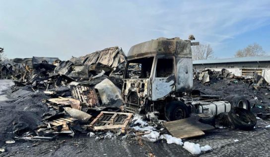 Pri rozsiahlom požiari v Nitrianskom kraji zhoreli kamióny aj sklady