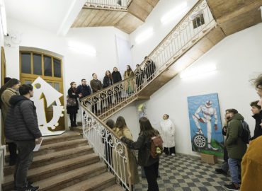 Výstava Štvrtá dimenzia: Galéria mladých pozýva na komentovanú prehliadku