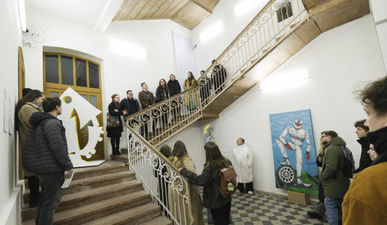 Výstava Štvrtá dimenzia: Galéria mladých pozýva na komentovanú prehliadku