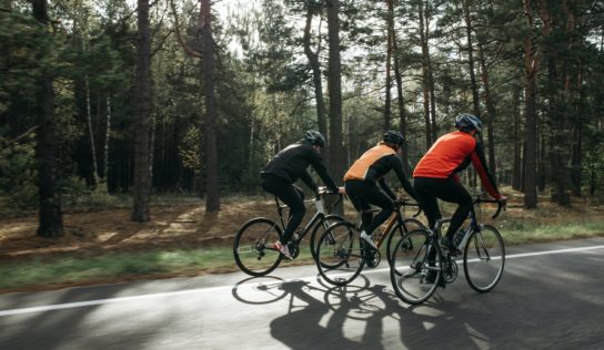Cyklisti vyrazili zo Svätoplukovho námestia na vyše 3000 kilometrov dlhú cyklojazdu