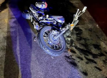 Motocyklista pod vplyvom drog a s ďalšími drogami pri sebe chcel ujsť policajnej hliadke