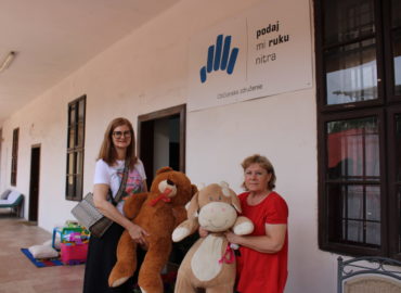 Krajská knižnica Karola Kmeťka vyzbierala stovky hračiek pre deti zo sociálne slabšieho prostredia