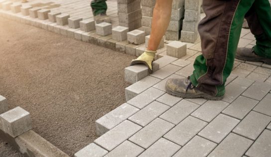 Zničené schodisko a rázcestie na hradnom kopci dostanú novú podobu