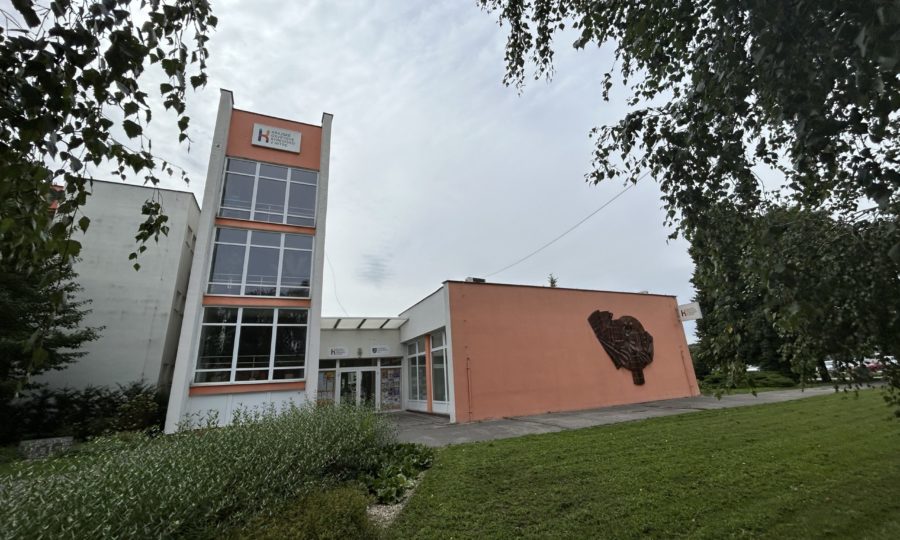 Krajské osvetové stredisko sprístupnilo výstavu Maľovanie v čase
