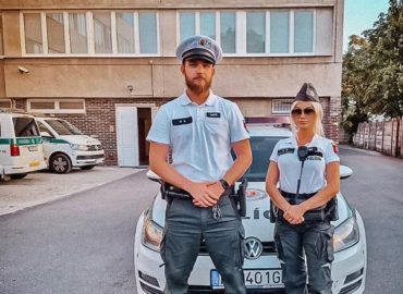 Policajti z Nitry zachránili život krvácajúcemu mužovi