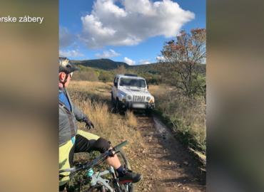 Vodiča terénneho auta, ktorý jazdil v Zoborskej lesostepi, bude riešiť enviro polícia