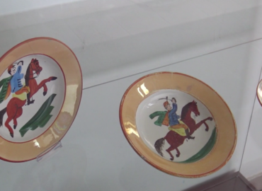 Zbierku produktov Nitrianskej maľovne porcelánu predstavuje Ponitrianske múzeum