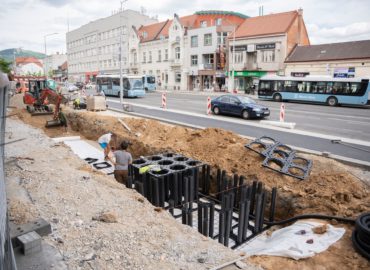 Nová technológia v Nitre: Na zakorenenie stromov pred bývalým Priorom využijú bunkový systém