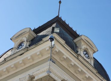 Historické vežové hodiny na starej radnici opäť ukazujú čas