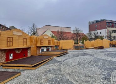 Stánky vianočného mestečka budú rozmiestnené po novom