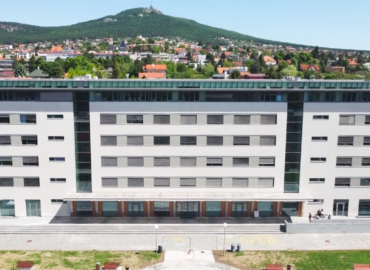 Absolventi Univerzity tretieho veku vystavujú diela v Galérii Univerzum