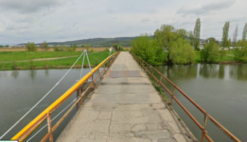 Mesto zatvára most cez rieku Nitra pri bývalom Zelokvete