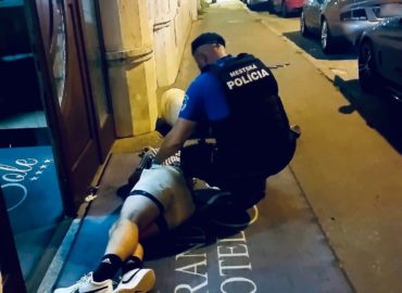 Mestskí policajti zachraňovali opitých amerických turistov