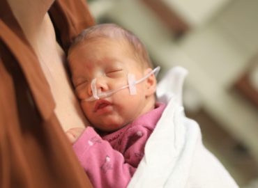 Pomoc pre novorodencov má podobu šálky