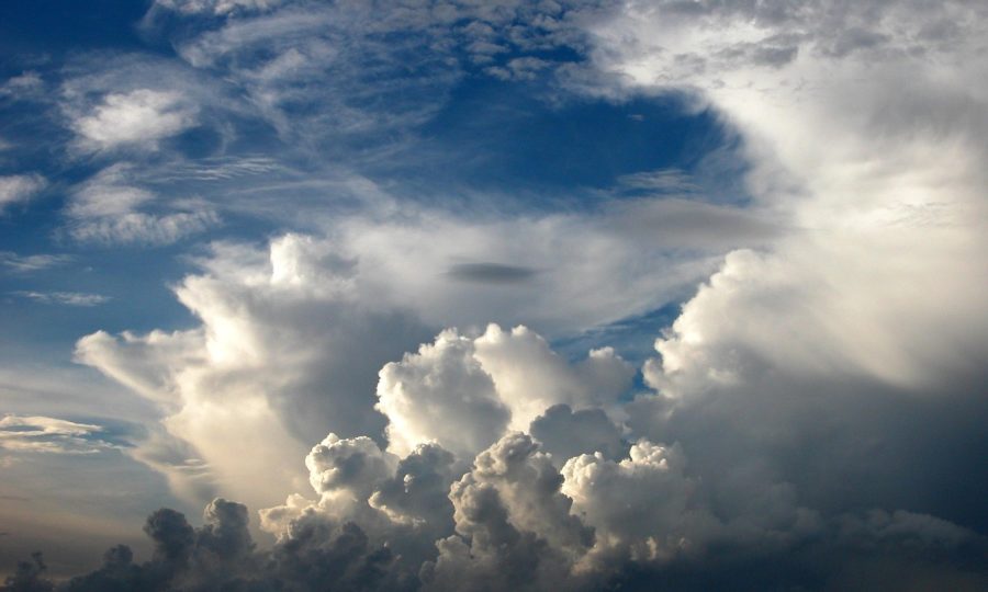 Predpoveď počasia: Oblačnosť zostáva, ale teploty budú stúpať