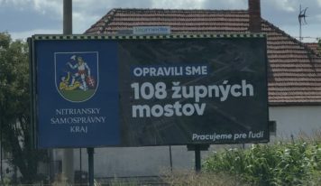 SaS kritizuje kampaň NSK pred voľbami, kraj obvinenia zo zneužitia peňazí odmieta