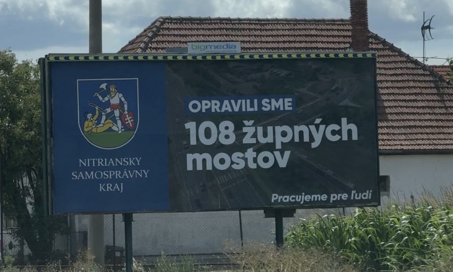 SaS kritizuje kampaň NSK pred voľbami, kraj obvinenia zo zneužitia peňazí odmieta